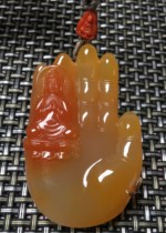 Yunnan Longling Natural Huanglongyu Mountain tendons old material bergamot pendant Wu Yijun master carving