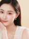 고급 라이트 럭셔리 2025 Hot New Niche를 가진 여성을위한 천연 진주 전복 및 작은 사랑 귀걸이 고급 라이트 럭셔리 2025 Hot New Niche를 가진 여성을위한 천연 진주 전복 및 작은 사랑 귀걸이