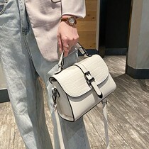 Bag womens 2022 new high-end bag messenger bag womens summer Korean version all-match Western style this years popular small bag