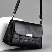 Mom shoulder bag light Foreign style 2021 soft leather bag womens bag new summer 2021 fashion middle-aged mother