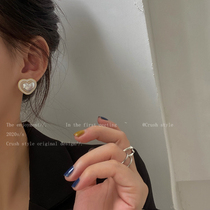 Vintage port wind pearl love stud earrings womens 2021 new fashion earrings high sense ins niche Hepburn earrings
