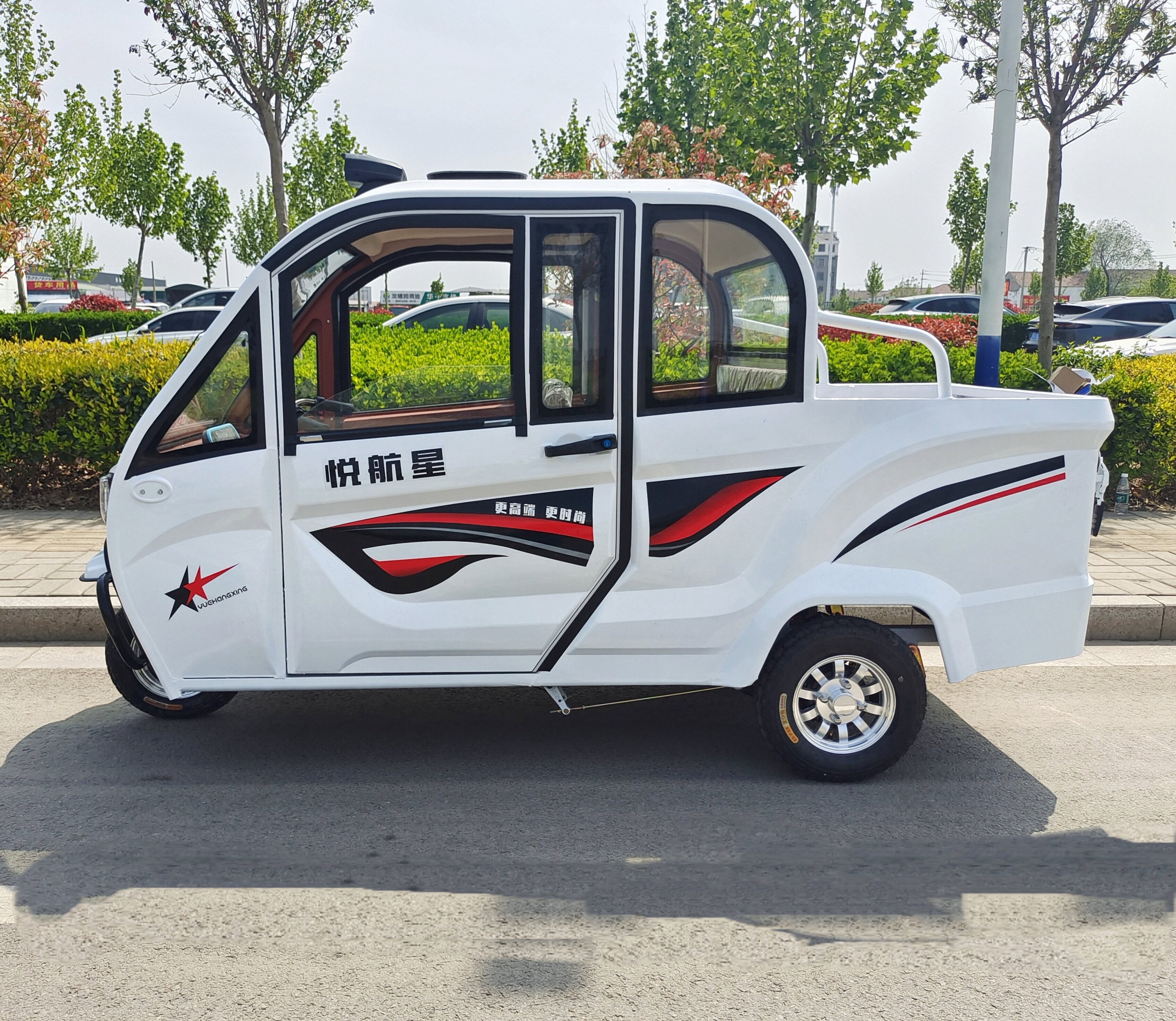 新款全封闭电动三轮车家用带棚小型敞篷成人代步老头乐国标电瓶车
