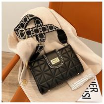 Bag new 2021 net celebrity summer sense female tide fashion Korean version wild student one shoulder oblique cross small square bag