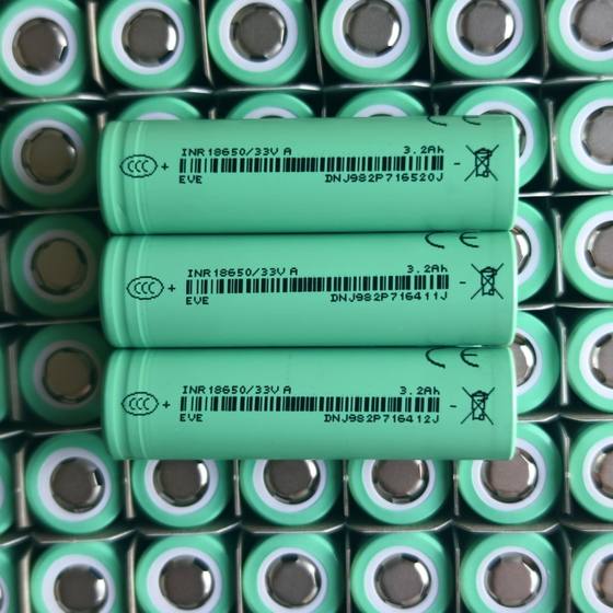 Yiwei 18650 리튬 배터리 3C3300mAh 전동 공구 고등 전기 차량 소형 팬 드론 모델 Yiwei 18650 리튬 배터리 3C3300mAh 전동 공구 고등 전기 차량 소형 팬 드론 모델