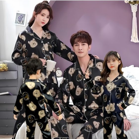 Parent-child pajamas in summer, family of three and four mother and daughter same style for boys, large size short-sleeved cartoon ice silk
Parent-child pajamas in summer, family of three and four mother and daughter same style for boys, large size short-sleeved cartoon ice silk