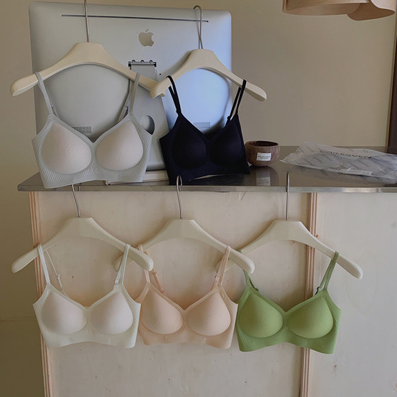 Stainless ice skin cool soft support jelly underwear for girls with small breasts gathered and supported steel ring-free fixed cup bra
Stainless ice skin cool soft support jelly underwear for girls with small breasts gathered and supported steel ring-free fixed cup bra