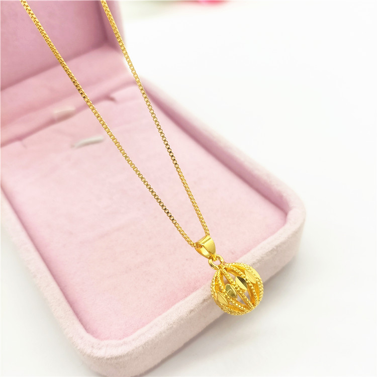 流行元素几何,小金球颜色缕空球吊坠,缕空球吊坠 项链产地义乌样式