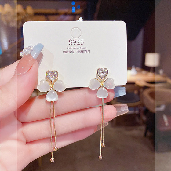 여성용 긴 꽃 무두질 귀 클립 New Light Luxury 고급 틈새 귀걸이 귀 피어싱 귀걸이 기질 러브 귀걸이 여성용 긴 꽃 무두질 귀 클립 New Light Luxury 고급 틈새 귀걸이 귀 피어싱 귀걸이 기질 러브 귀걸이