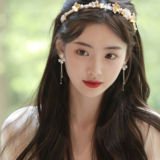 여성용 긴 꽃 무두질 귀 클립 New Light Luxury 고급 틈새 귀걸이 귀 피어싱 귀걸이 기질 러브 귀걸이 여성용 긴 꽃 무두질 귀 클립 New Light Luxury 고급 틈새 귀걸이 귀 피어싱 귀걸이 기질 러브 귀걸이