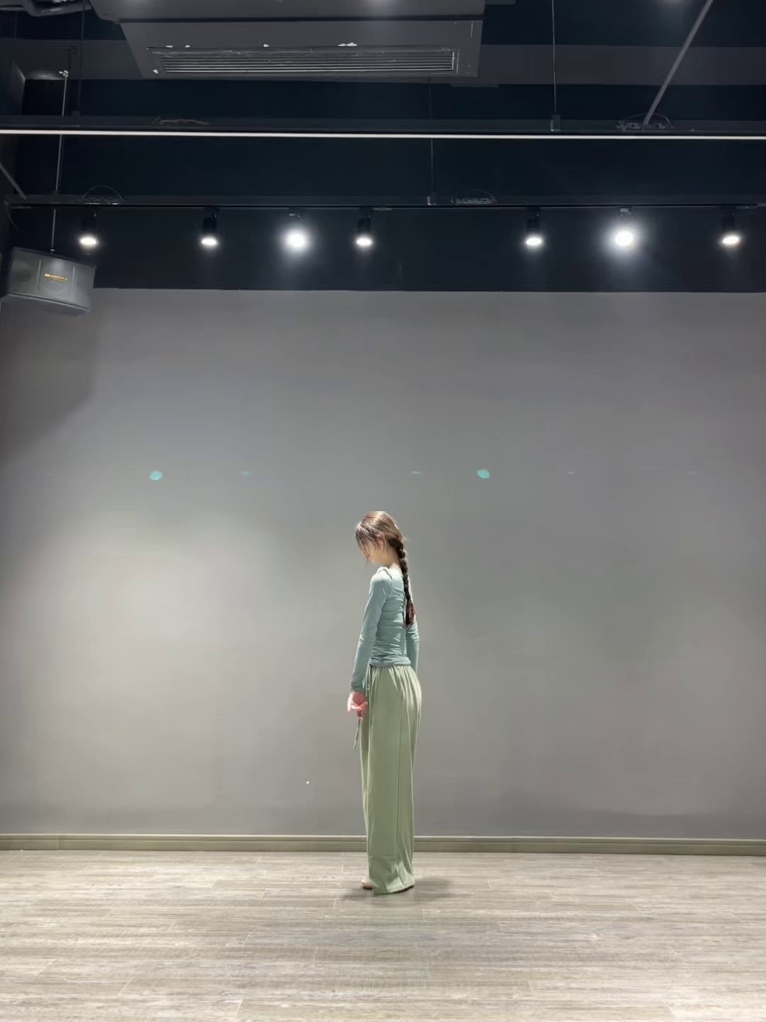 为啥专业舞者更偏爱一字领长袖舞蹈服？