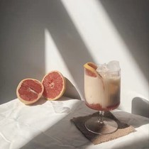 Puff shingle with a high-foot glass cup high face value juice pudding cup picnic with a swinging piece student a