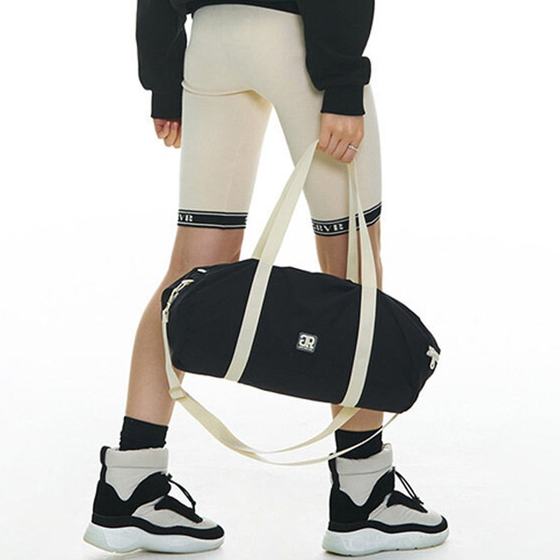 Korean grove sports handheld crossbody bag nylon thin contrasting color golf bag large capacity niche gym bag
Korean grove sports handheld crossbody bag nylon thin contrasting color golf bag large capacity niche gym bag