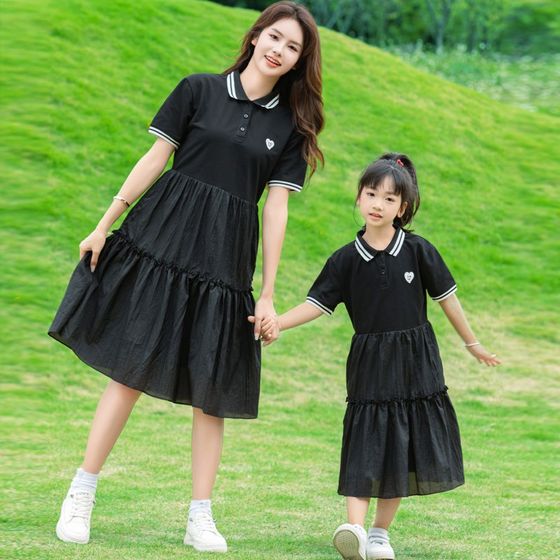 Parent-child outfit 2024 new summer family outfit for family of three, four-person T-shirt mother-daughter long dress fashionable summer outfit
Parent-child outfit 2024 new summer family outfit for family of three, four-person T-shirt mother-daughter long dress fashionable summer outfit