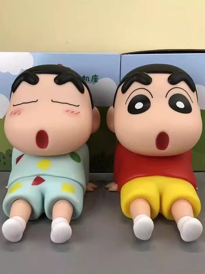 Crayon Shin-Shirt 휴대폰 스탠드 게으른 휴대폰 좌석 귀여운 데스크톱 장식 그림 모델 인형 인형 장난감 장난감 선물 Crayon Shin-Shirt 휴대폰 스탠드 게으른 휴대폰 좌석 귀여운 데스크톱 장식 그림 모델 인형 인형 장난감 장난감 선물