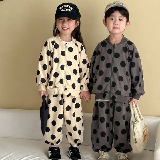 Children's polka dot autumn sports zipper shirt sweatshirts for boys and girls 2025 new spring and autumn casual baby
Children's polka dot autumn sports zipper shirt sweatshirts for boys and girls 2025 new spring and autumn casual baby