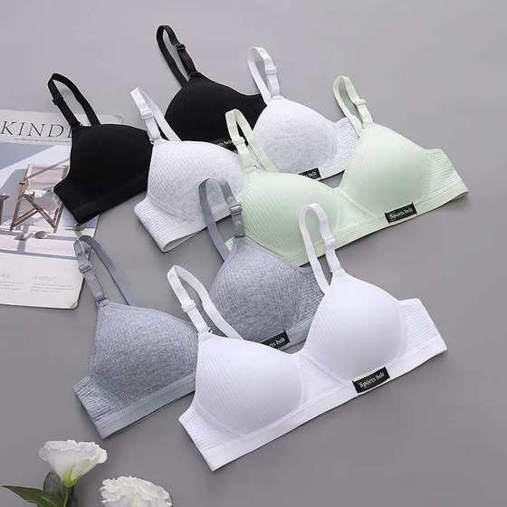 Thin style of young girls' developmental period junior high school students' bra gathered with steel ring-free cup gathered with bra
Thin style of young girls' developmental period junior high school students' bra gathered with steel ring-free cup gathered with bra