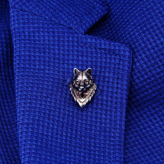 Retro brooch, three-dimensional wolf k-head plated ancient silver men's brooch personalized suit, suit pin, brooch business collar
Retro brooch, three-dimensional wolf k-head plated ancient silver men's brooch personalized suit, suit pin, brooch business collar