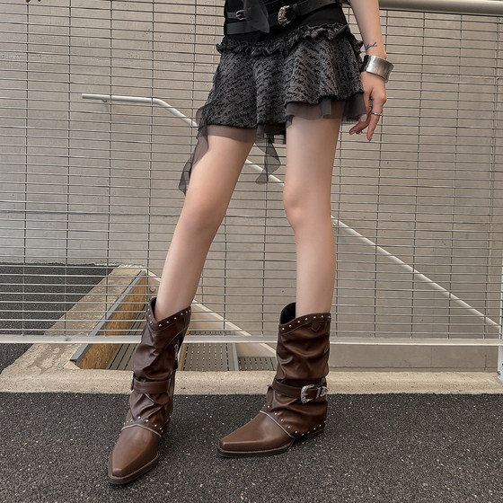 5.5cm fashionable pointed toe thick heel European and American fashion trouser boots for women versatile solid color cowhide rivet belt buckle fashion boots
5.5cm fashionable pointed toe thick heel European and American fashion trouser boots for women versatile solid color cowhide rivet belt buckle fashion boots