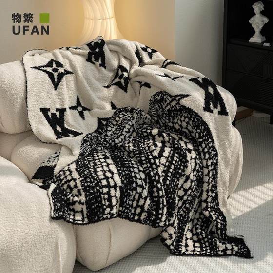 Light luxury high-end blanket, presbyopia half-edged velvet blanket thickened design blanket soft lunch air conditioning casual velvet blanket
Light luxury high-end blanket, presbyopia half-edged velvet blanket thickened design blanket soft lunch air conditioning casual velvet blanket