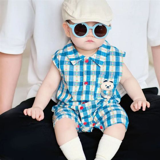 Korean parent-child dress summer dress blue plaid parent-child dress family Q mother and daughter on the beach vacation clothes
Korean parent-child dress summer dress blue plaid parent-child dress family Q mother and daughter on the beach vacation clothes