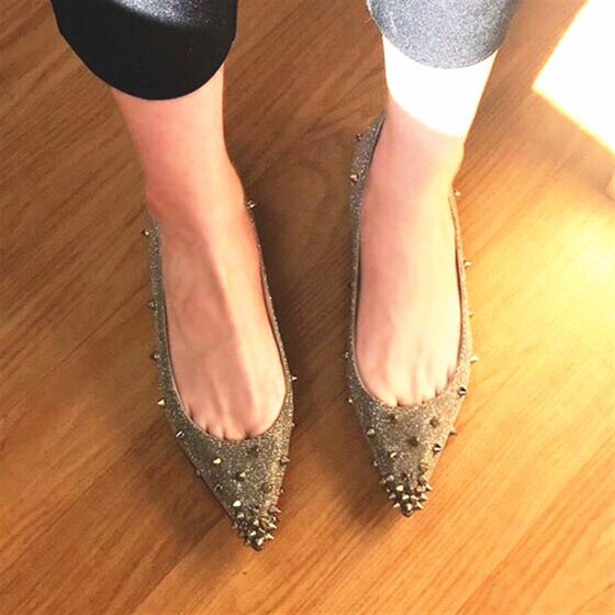 2021 spring new flat-sole rivet pointed-toe shoes for women's shallow-mouth autumn shoes flat heel inner height increase X slope sequin single shoes
2021 spring new flat-sole rivet pointed-toe shoes for women's shallow-mouth autumn shoes flat heel inner height increase X slope sequin single shoes