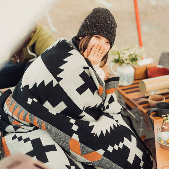 Yueye outdoor wool blanket insulation blanket spring and summer air conditioning blanket home cover blanket O exquisite camping shawl sofa blanket
Yueye outdoor wool blanket insulation blanket spring and summer air conditioning blanket home cover blanket O exquisite camping shawl sofa blanket