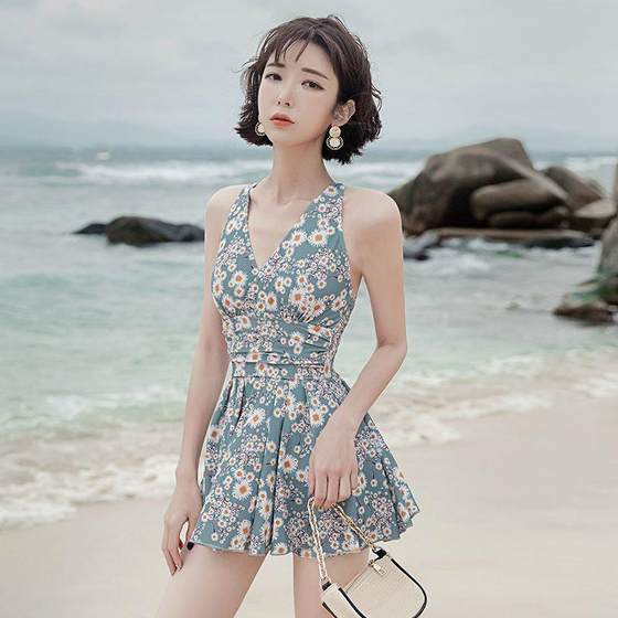 2025 new new swimsuit women one-piece conservative skirt swimsuit large size belly-covering and slimming hot springs special for hot springs
2025 new new swimsuit women one-piece conservative skirt swimsuit large size belly-covering and slimming hot springs special for hot springs