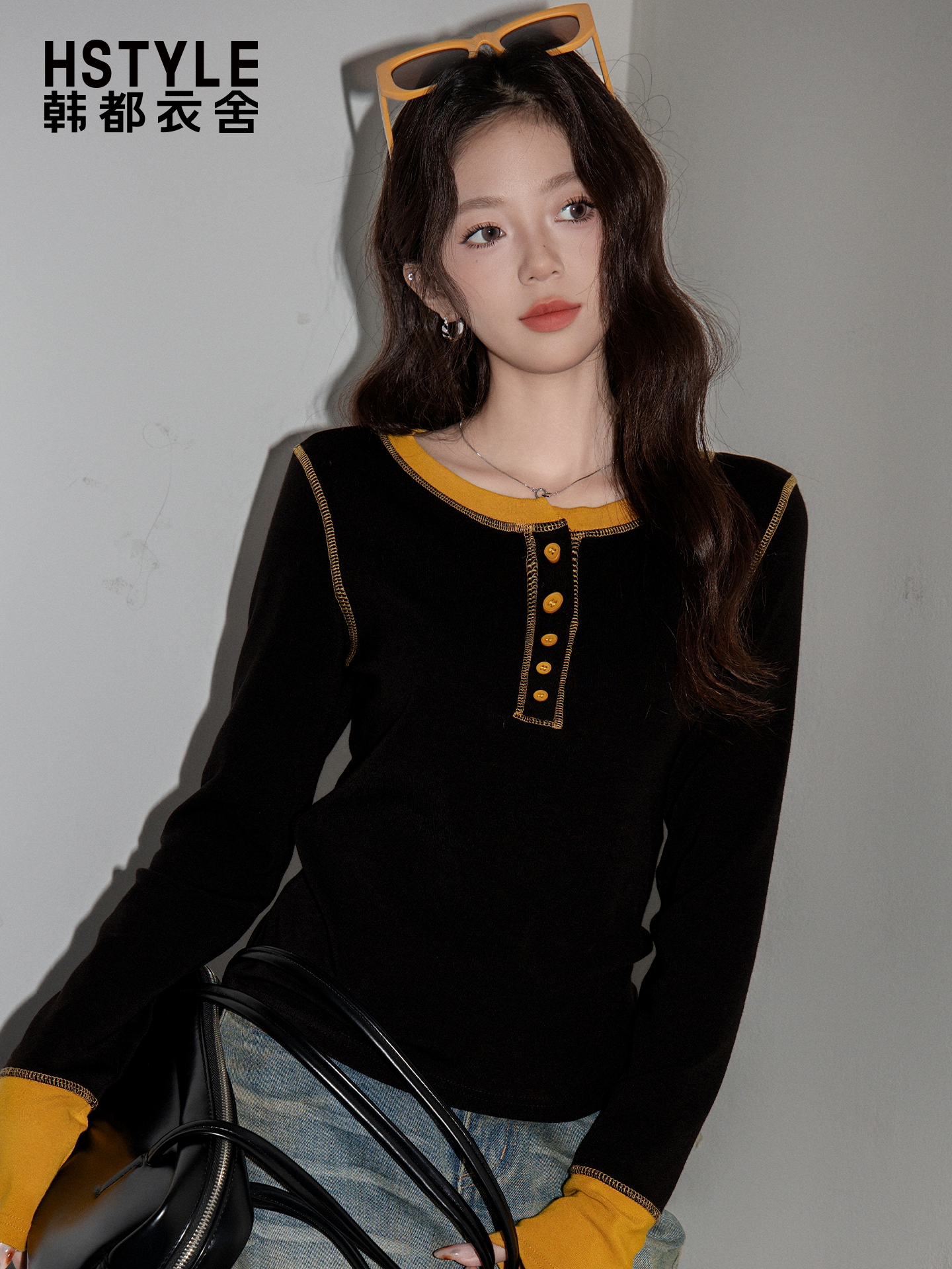 甚么故假两件设计能够发展穿搭高级感。韩都衣舍这件T恤给出了答案