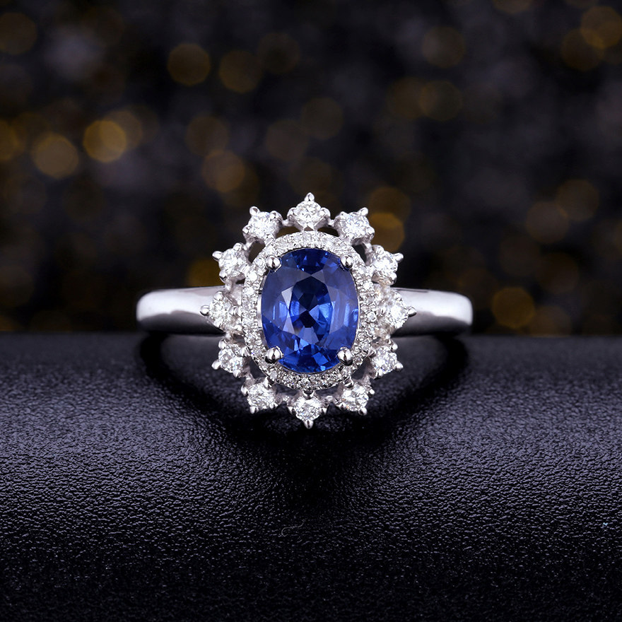 37ct天然蓝宝石镶0.32ct钻石戒指 意禄珠宝