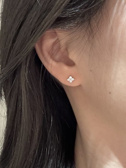 S925 Sterling Silver Luxury Hottest Lucky Star 4 잎 크러스트 단일 고급 귀걸이 S925 Sterling Silver Luxury Hottest Lucky Star 4 잎 크러스트 단일 고급 귀걸이