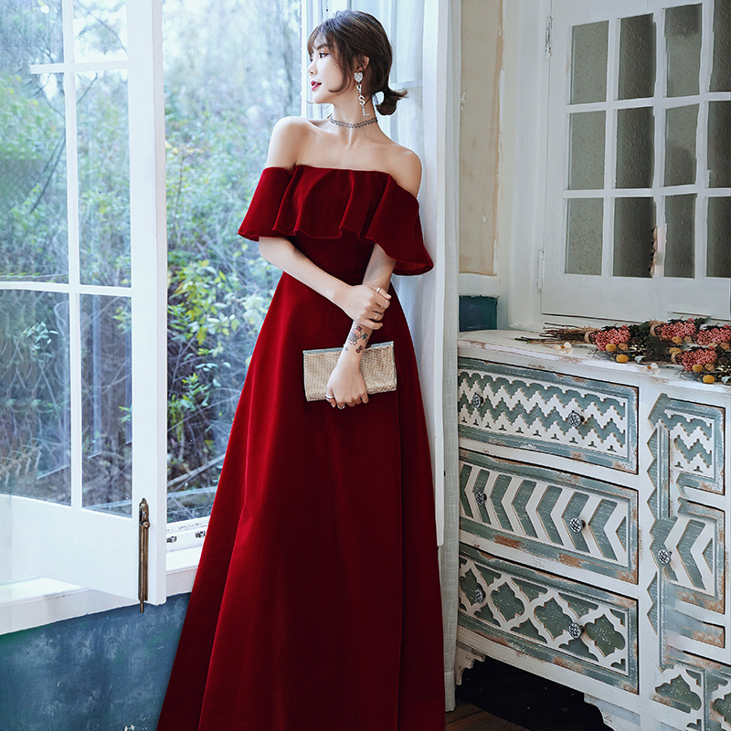 Wine red velvet toast to the bride 2022 The new summer word shoulder normally can wear an engagement back to the door evening gown