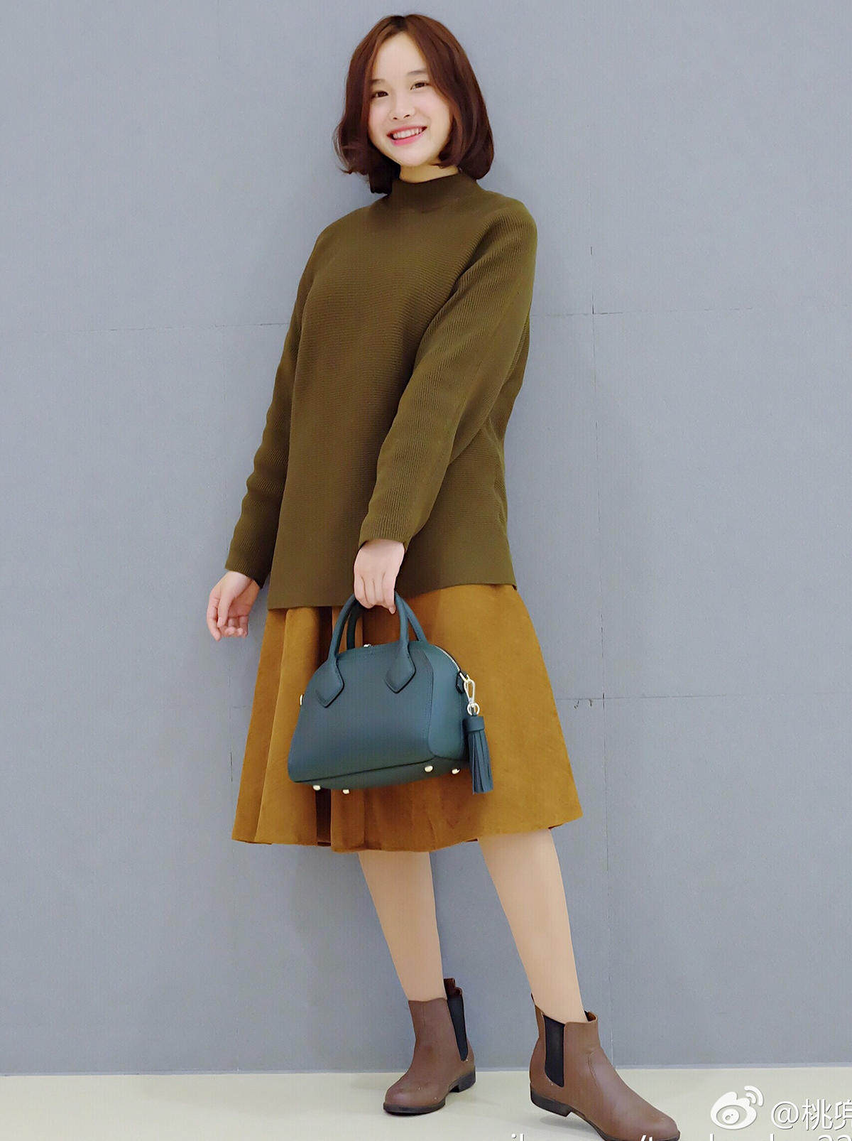 买家秀#特地买了墨绿包包配我黄色系的一身,复古的赶脚~美美嗒