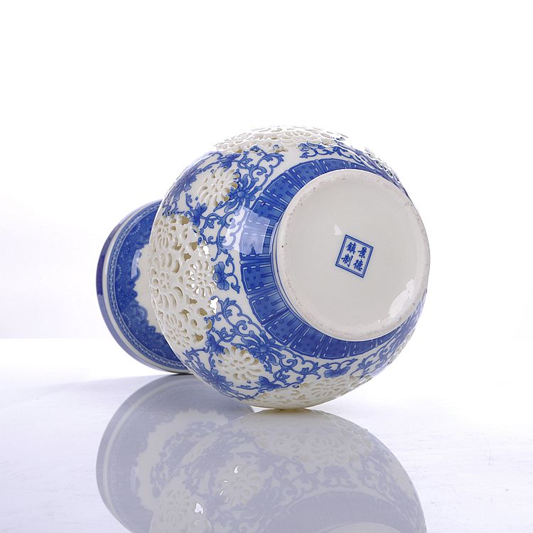 Jingdezhen ceramics ivory and exquisite hollow out of the blue and white porcelain vase classical modern household act the role ofing is tasted furnishing articles in the living room