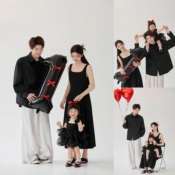Photo studio photo theme family three parent-child photography clothing black fresh little red book same family portrait
Photo studio photo theme family three parent-child photography clothing black fresh little red book same family portrait