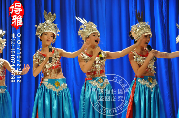 妈汝红叶组合簸箕上的麻雀苗族五十六个民族演出舞蹈服装服饰