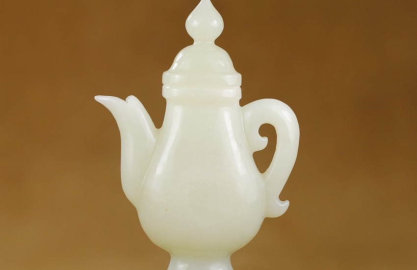 精品和田玉白玉玉壶摆件 76.46克