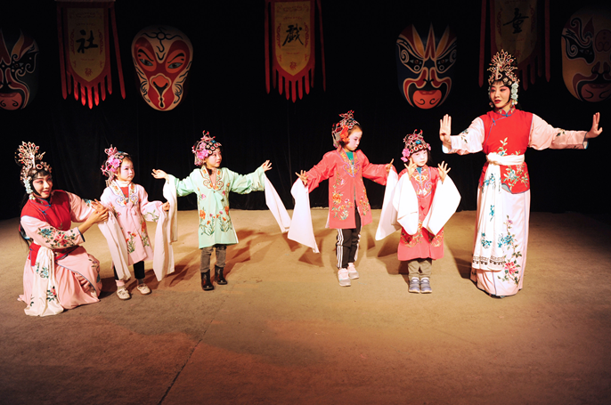 第八届当代小剧场戏曲艺术季61展演剧目儿童剧童戏社61脸谱戏三绝