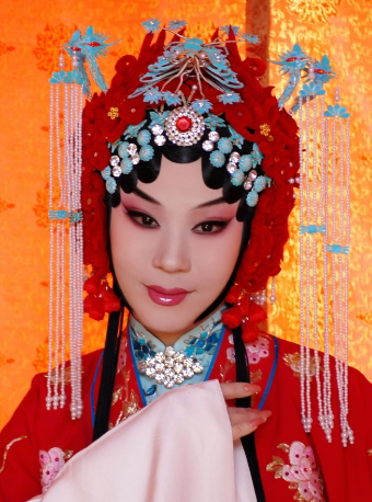 黄柏雪 倪胜春, 沈文莉, 王倩倩, 穆   雨 等 演出单位:北京京剧 
