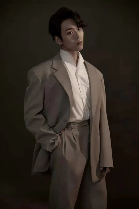 侯翔文  饰 周念夫/商人侯翔文,又称铁猴憨憨,平平无奇不正经(一定)的