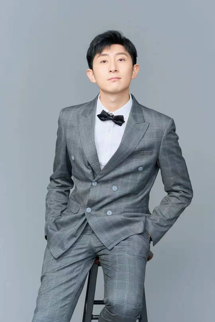 "牛铃般"的笑声痛彻你的心扉,但她讲过的东西,保