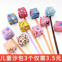 With rope sandbags children throw sandbags hand-tossed sandbags kindergarten pupils physical education training cloth bags