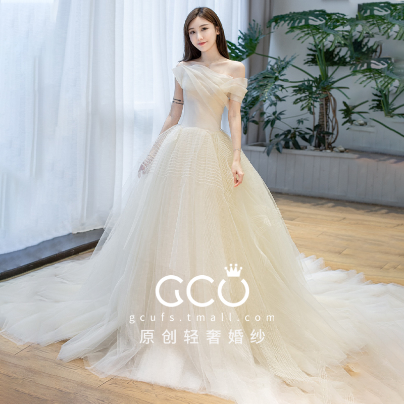 The main wedding dress 2023 new drag - tail bride Sen superfantastic little fantasy is thin