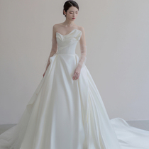 (Liang Nai)French satin light wedding dress 2021 new bandeau main yarn temperament bride trailing dress 2020