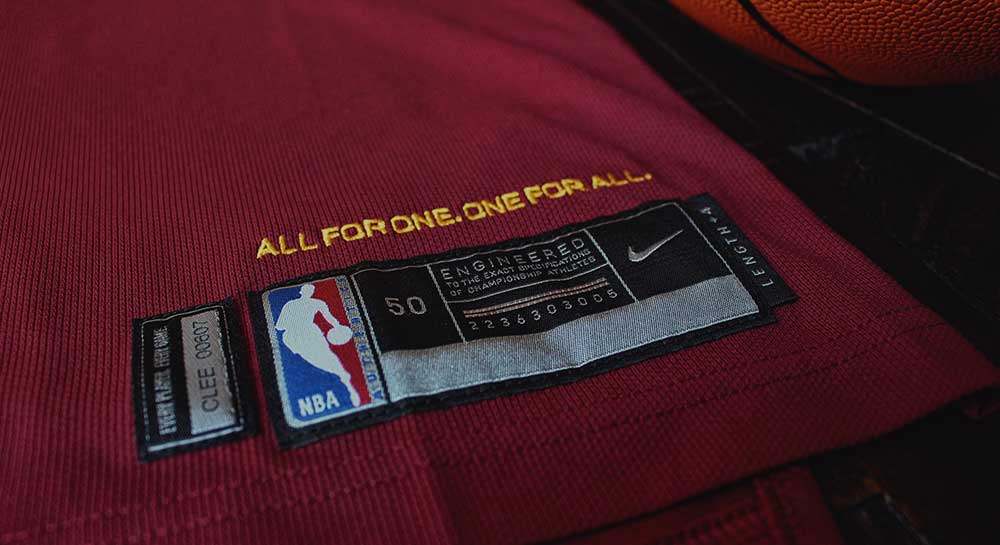 想不到新的nba球衣上竟然藏有芯片