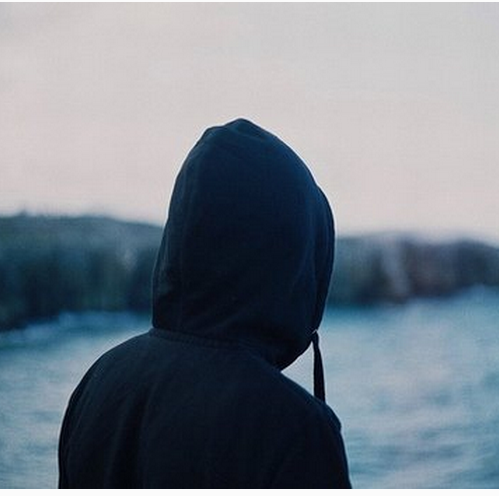 "背影杀手"就是说男生的背面很诱惑,很吸引.