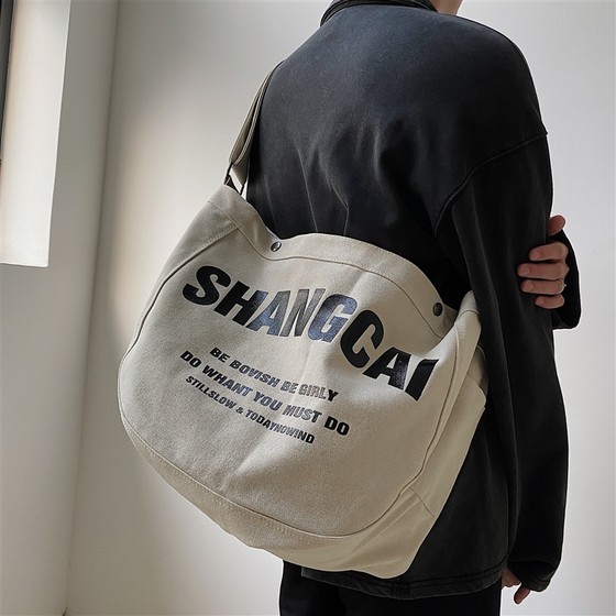 Male letters canvas bag Lazy Wind Korean version of large -capacity messenger bag ins Male letters canvas bag Lazy Wind Korean version of large -capacity messenger bag ins