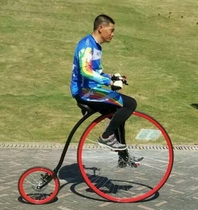 Large wheel bicycle retro leisure bicycle large wheel diameter 1 meter small wheel 0 4 meters equipped with microporous solid tire