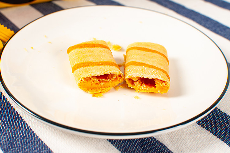 咔啰卡曼eggrolls夹心蛋卷218g咸味蛋黄酥休闲零食网红卡罗卡曼_猫券