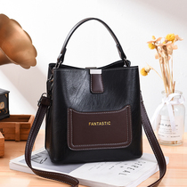 2021 New bucket bag large capacity advanced sense crossbody female fashion Hand bag small Korean version of bag tide send mother