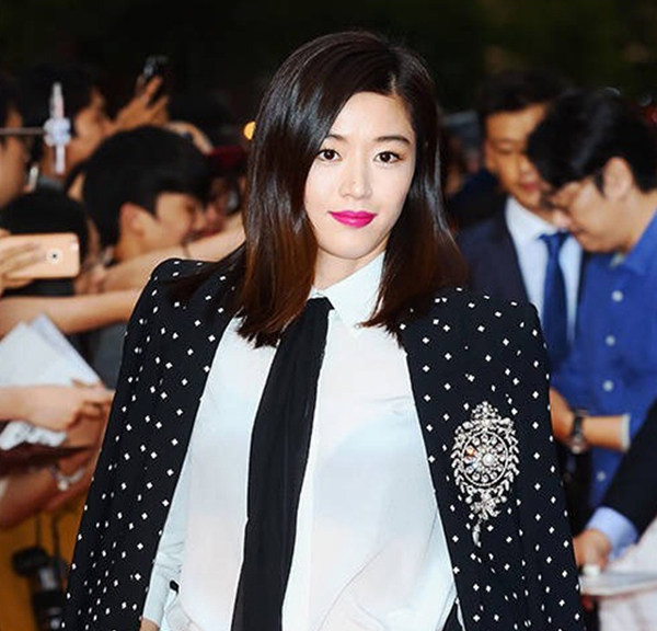 红同款皇冠b字母胸针大音符盾牌 巴洛克水钻珍珠胸花丝巾扣-靓丽媚儿